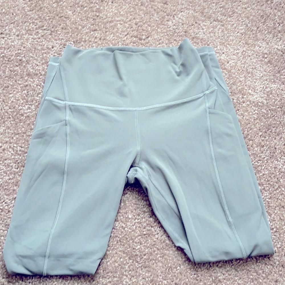 🔈🔴SOLD 🔴🔈Rhino 🦏 Grey Size 4 Aligns